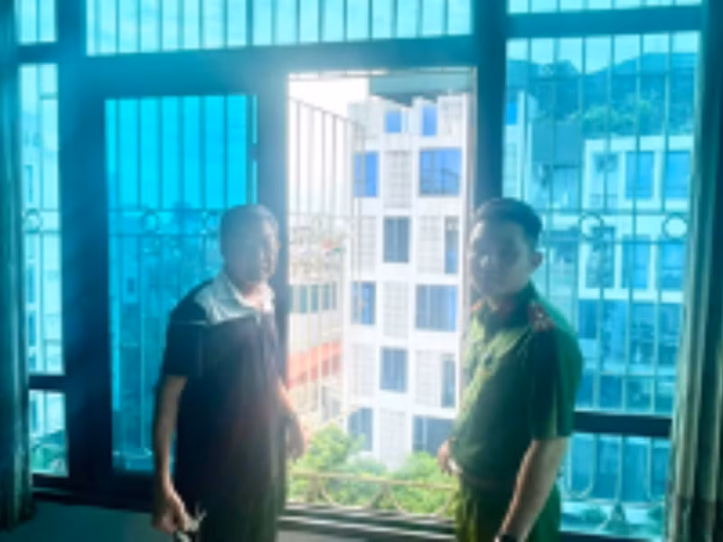 Công an quận Tây Hồ tăng cường công tác tuyên truyền đến từng cơ sở và người dân đảm bảo an toàn PCCC trong dịp nghỉ lễ 2-9