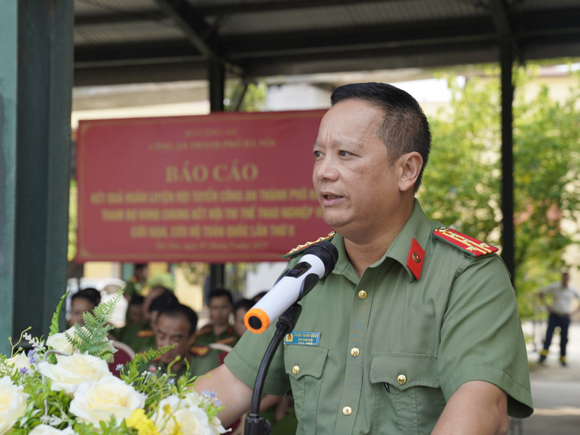 Đại tá Phạm Thanh Hùng, Phó Bí thư Đảng ủy, Phó Giám đốc CATP phát biểu chỉ đạo tại hội nghị kiểm tra kết quả huấn luyện Đại tá Phạm Thanh Hùng, Phó Bí thư Đảng ủy, Phó Giám đốc CATP phát biểu chỉ đạo tại hội nghị kiểm tra kết quả huấn luyện