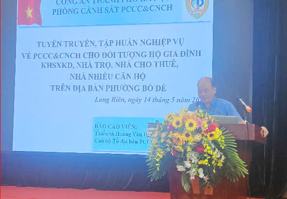 Ông Lưu Ngọc Tiến, Phó Chủ tịch phường Bồ Đề phát biểu tại hội nghị tuyên truyền an toàn PCCC