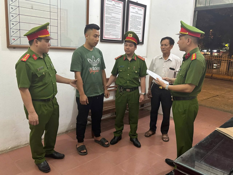 Cơ quan CSĐT Công an tỉnh Phú Thọ tiến hành bắt giữ Lê Hoàng Thắng Cơ quan CSĐT Công an tỉnh Phú Thọ tiến hành bắt giữ Lê Hoàng Thắng