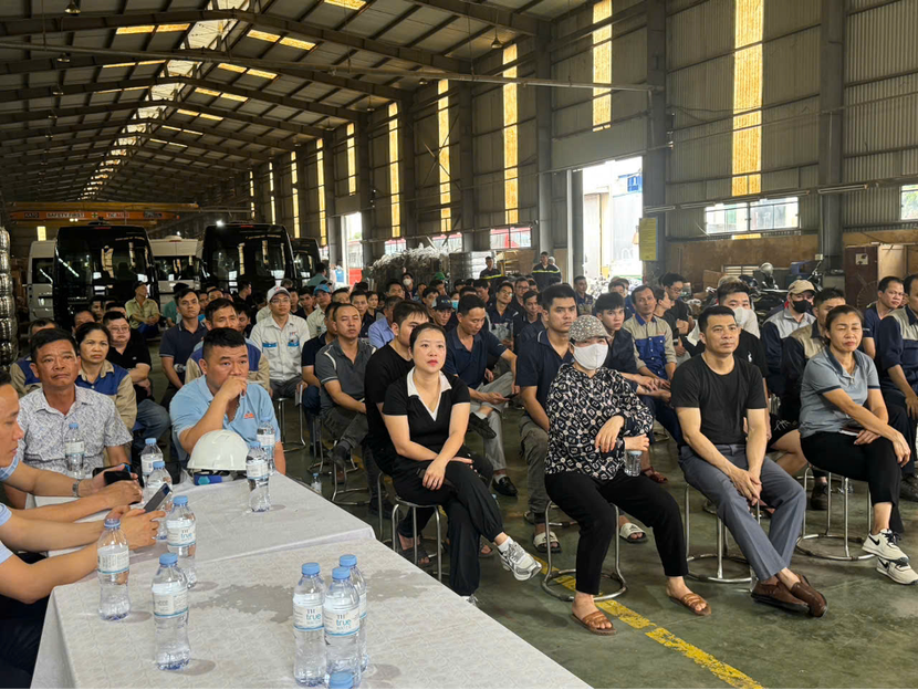 CBCNV nghe báo cáo viên Tổ PCCC và CNCH địa bàn Đông Anh truyền đạt kỹ năng kiến thức PCCC và CNCH