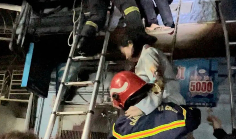 Lực lượng Cảnh sát PCCC và CNCH - Công an thành phố Hà Nội luôn có mặt kịp thời để xử lý các vụ cháy với quyết tâm cao nhất đảm bảo an toàn tính mạng của nhân dân