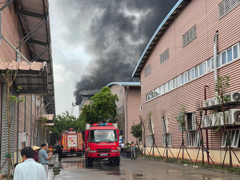 Lực lượng Công an tỉnh Vĩnh Phúc huy động hàng trăm CBCS xử lý khu vực cháy Lực lượng Công an tỉnh Vĩnh Phúc huy động hàng trăm CBCS xử lý khu vực cháy