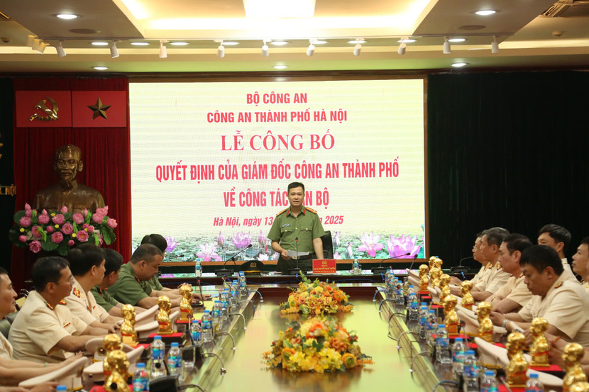 Đại tá Nguyễn Ngọc Quyền phát biểu tại Lễ công bố Quyết định của Giám đốc CATP về công tác cán bộ