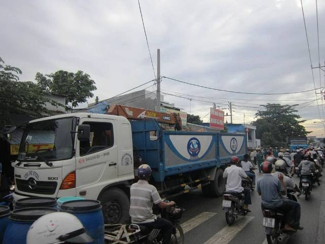 Nữ sinh bị xe tải cán chết thảm ảnh 1