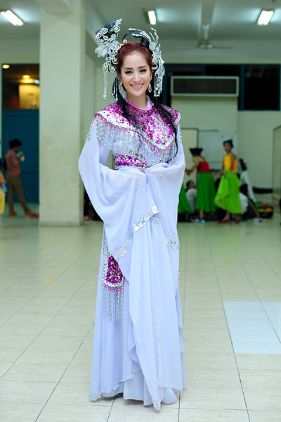 Khánh Thi hoá thân thành Hằng Nga xinh tươi bên chú Cuội Đại Nghĩa ảnh 2