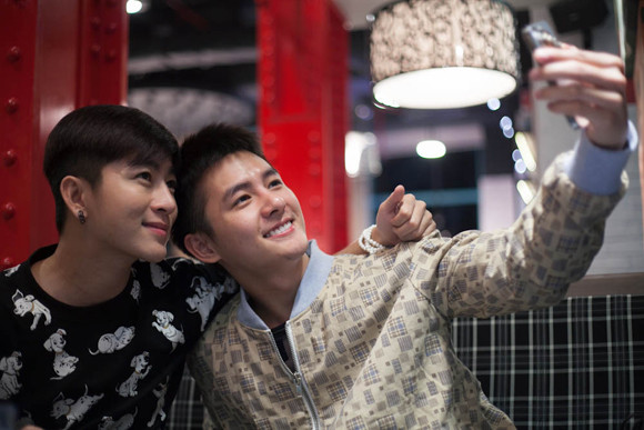 Hot boy Thái Lan Nick Pavich “rong chơi” Sài thành ảnh 3