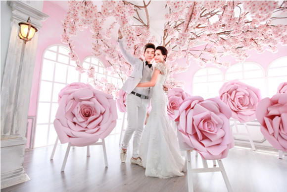 Dương Hiểu Ngọc tạo dáng quyến rũ bên Nam Phong ảnh 5