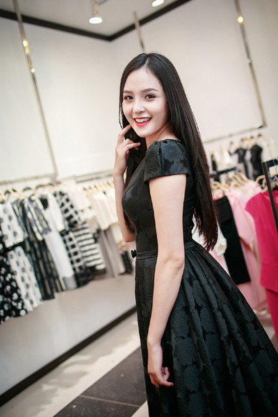 Á hậu Hoàng Anh rạng rỡ đi dự event ảnh 6