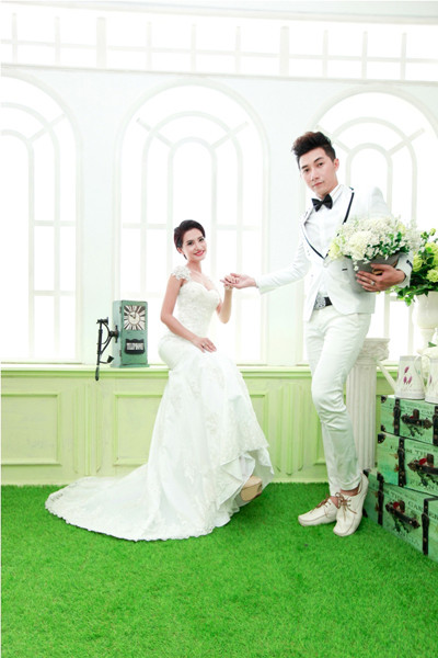 Dương Hiểu Ngọc tạo dáng quyến rũ bên Nam Phong ảnh 10