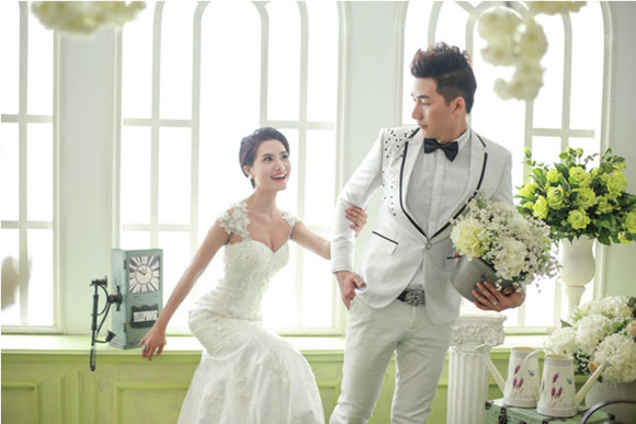 Dương Hiểu Ngọc tạo dáng quyến rũ bên Nam Phong ảnh 8