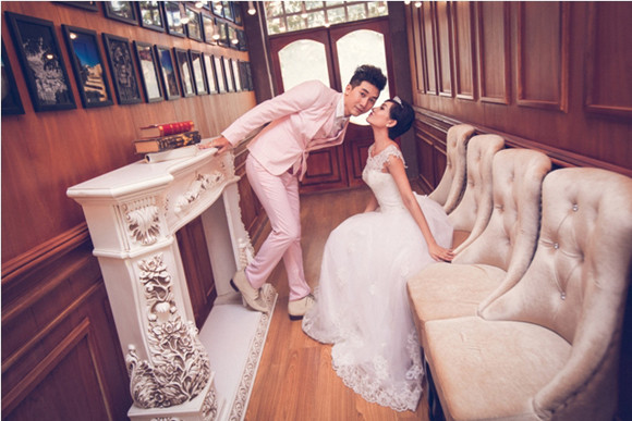 Dương Hiểu Ngọc tạo dáng quyến rũ bên Nam Phong ảnh 6