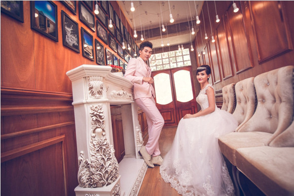 Dương Hiểu Ngọc tạo dáng quyến rũ bên Nam Phong ảnh 7