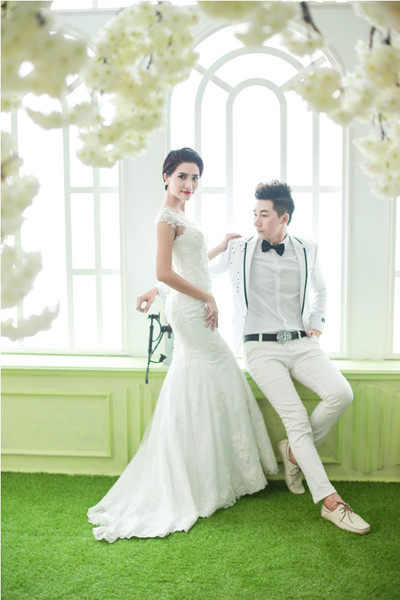 Dương Hiểu Ngọc tạo dáng quyến rũ bên Nam Phong ảnh 9