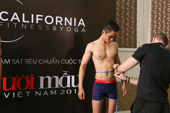 Thí sinh Vietnam's Next Top Model khoe cơ bắp trong phần thi hình thể ảnh 8