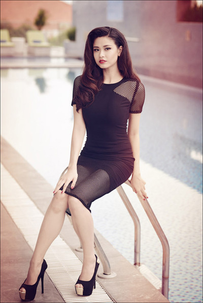 Trương Quỳnh Anh khoe chân dài, dáng ngọc ảnh 4