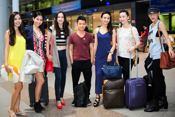 Hoa hậu Ngọc Diễm cùng dàn “chân dài” sang Pháp quảng bá áo dài ảnh 3