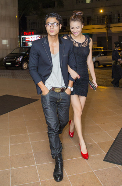 Hồng Quế - Vũ Tuấn Việt tay trong tay đi dự tiệc ảnh 4