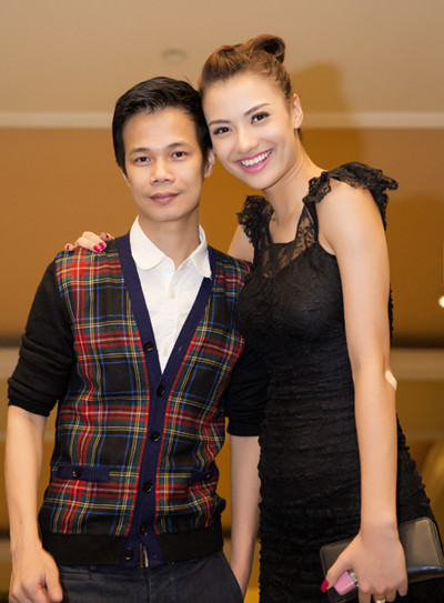 Hồng Quế - Vũ Tuấn Việt tay trong tay đi dự tiệc ảnh 3