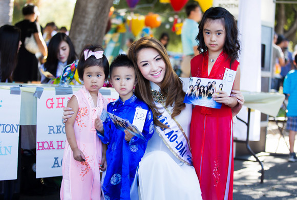 Hoa hậu gốc Việt Jennifer Chung tổ chức Trung thu cho trẻ em TP. San Jose ảnh 7