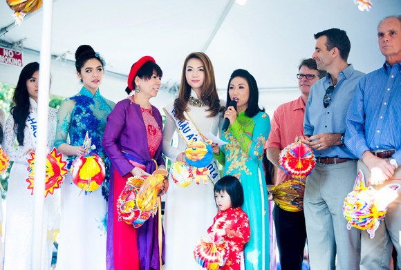 Hoa hậu gốc Việt Jennifer Chung tổ chức Trung thu cho trẻ em TP. San Jose ảnh 8