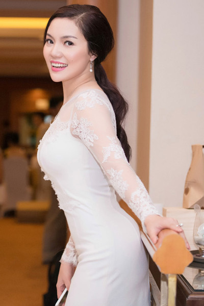 Ca sĩ Ngọc Anh khoe dáng nuột nà, quyến rũ ảnh 5