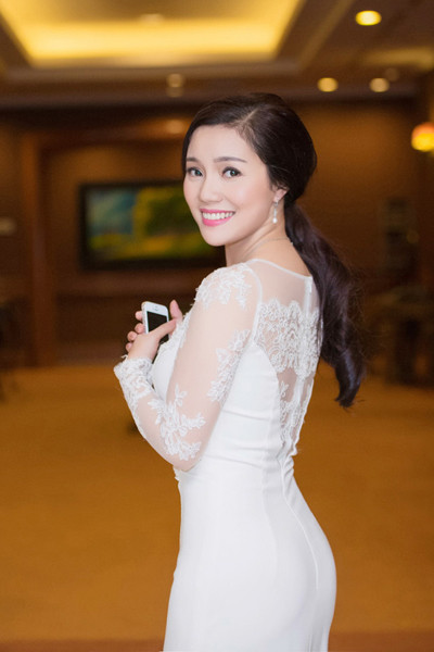 Ca sĩ Ngọc Anh khoe dáng nuột nà, quyến rũ ảnh 7