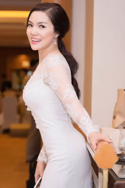 Ca sĩ Ngọc Anh khoe dáng nuột nà, quyến rũ ảnh 5