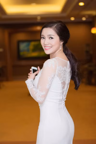 Ca sĩ Ngọc Anh khoe dáng nuột nà, quyến rũ ảnh 7