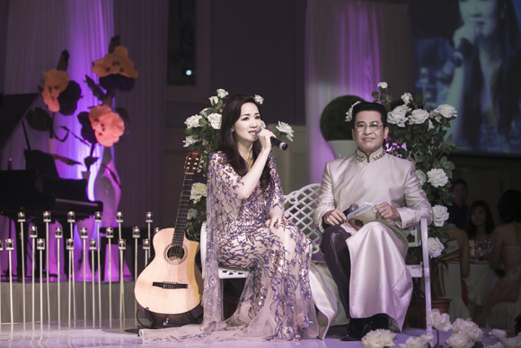 Hoa hậu Giáng My đấu giá bức tranh nghệ thuật làm từ vàng 24k ảnh 1