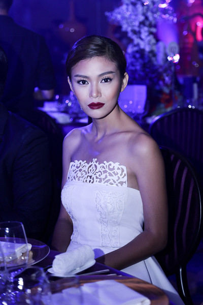 Mâu Thanh Thuỷ “e ấp” vòng 1 quyến rũ đi dự tiệc ảnh 7