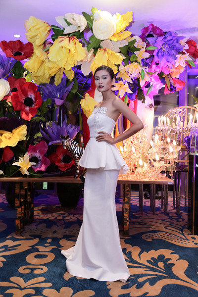 Mâu Thanh Thuỷ “e ấp” vòng 1 quyến rũ đi dự tiệc ảnh 1