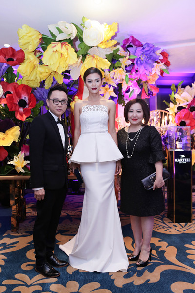 Mâu Thanh Thuỷ “e ấp” vòng 1 quyến rũ đi dự tiệc ảnh 3