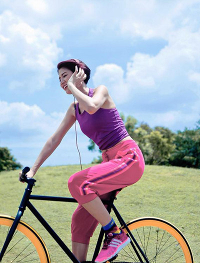 Trang Khàn đạp xe khoe dáng chuẩn ảnh 3