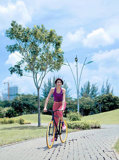 Trang Khàn đạp xe khoe dáng chuẩn ảnh 6