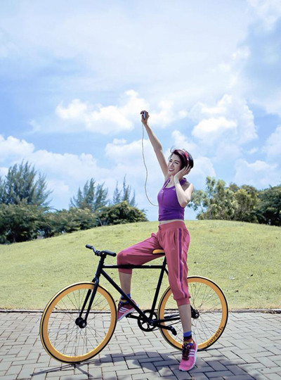 Trang Khàn đạp xe khoe dáng chuẩn ảnh 2