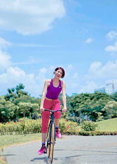 Trang Khàn đạp xe khoe dáng chuẩn ảnh 4