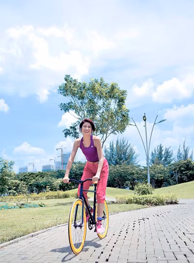 Trang Khàn đạp xe khoe dáng chuẩn ảnh 5