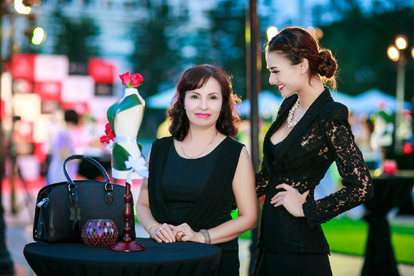 Hồng Quế sánh bước cùng mẹ đi dự sự kiện ảnh 9