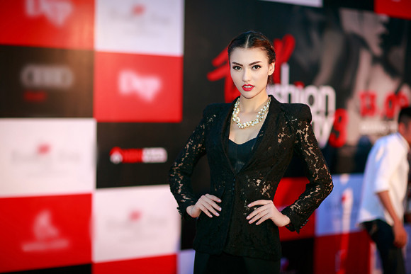 Hồng Quế sánh bước cùng mẹ đi dự sự kiện ảnh 3