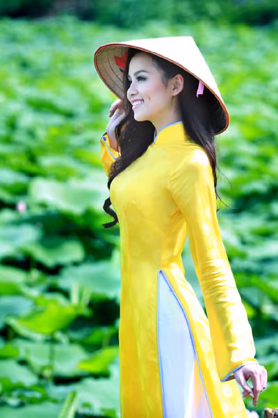 Hoa hậu Diễm Hương "tung" ảnh chụp giữa đầm sen Tây Hồ ảnh 8