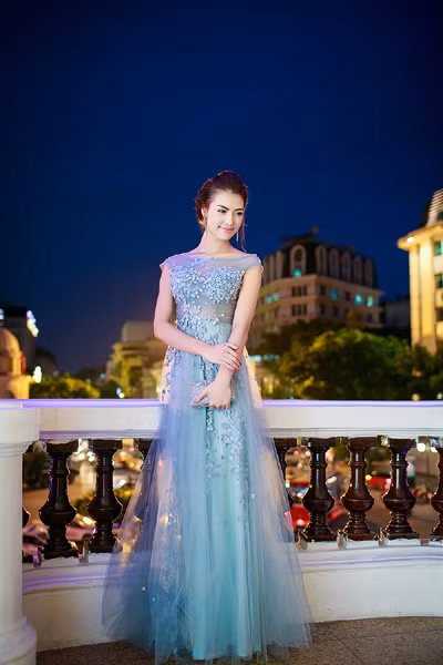 Hồng Quế “toả sáng”, "thiêu đốt" cánh mày râu trong đêm Hà Nội ảnh 4