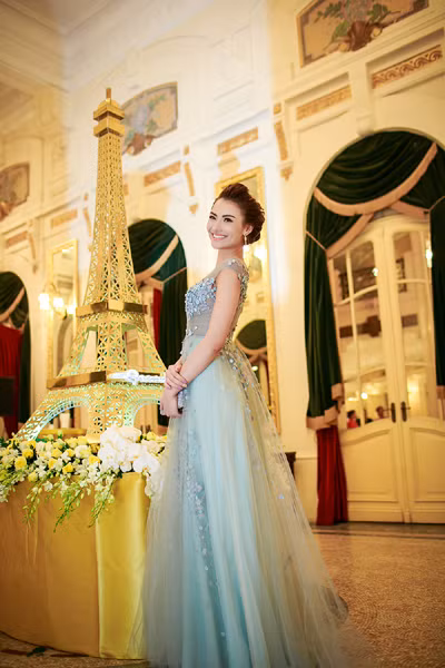 Hồng Quế “toả sáng”, "thiêu đốt" cánh mày râu trong đêm Hà Nội ảnh 3