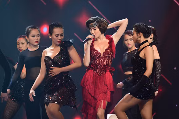 Hà Hồ “đốt cháy” sân khấu “The Winner Is” với vòng 1 nóng bỏng ảnh 6
