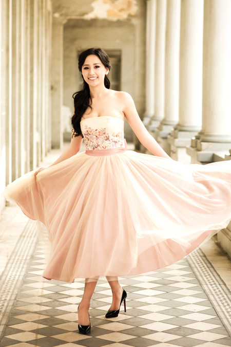 Hoa hậu Mai Phương Thuý diện váy dạ hội giá 70 triệu đồng ảnh 8 Hoa hậu Mai Phương Thuý diện váy dạ hội giá 70 triệu đồng ảnh 8