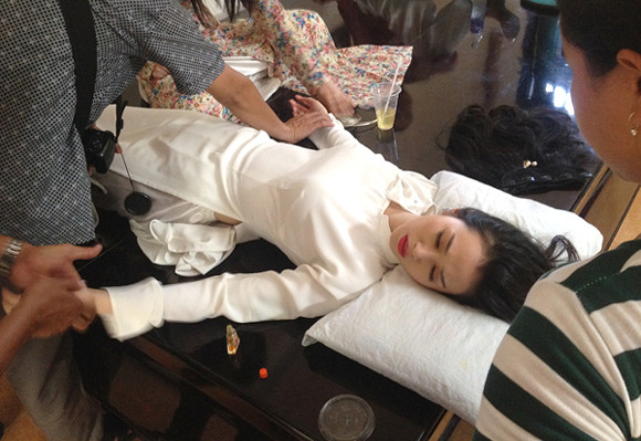 Khánh My ngất xỉu trên phim trường vì kiệt sức ảnh 6 Khánh My ngất xỉu trên phim trường vì kiệt sức ảnh 6