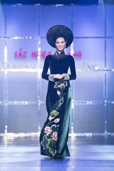 Dàn “chân dài” kiêu sa trong tà áo dài NTK Huỳnh Lợi ảnh 1 Dàn “chân dài” kiêu sa trong tà áo dài NTK Huỳnh Lợi ảnh 1