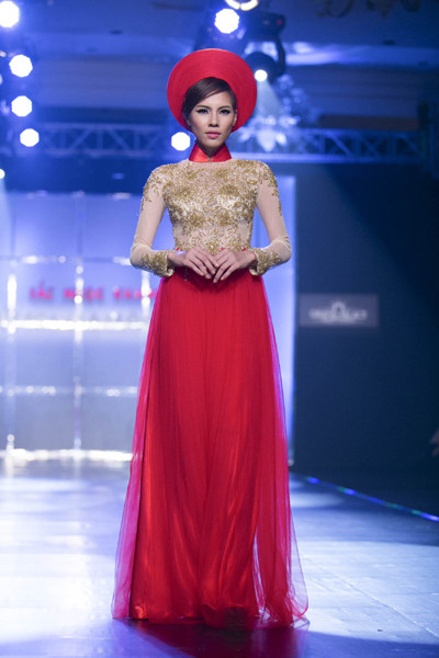 Dàn “chân dài” kiêu sa trong tà áo dài NTK Huỳnh Lợi ảnh 14 Dàn “chân dài” kiêu sa trong tà áo dài NTK Huỳnh Lợi ảnh 14