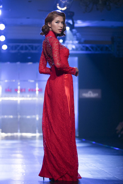 Dàn “chân dài” kiêu sa trong tà áo dài NTK Huỳnh Lợi ảnh 8 Dàn “chân dài” kiêu sa trong tà áo dài NTK Huỳnh Lợi ảnh 8