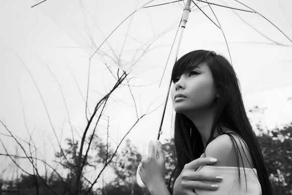 Người mẫu Xuân Thuỳ sành điệu bất chấp thời tiết ảnh 9